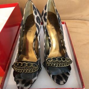 Guess animal print pumps paten leather 3 “ heal